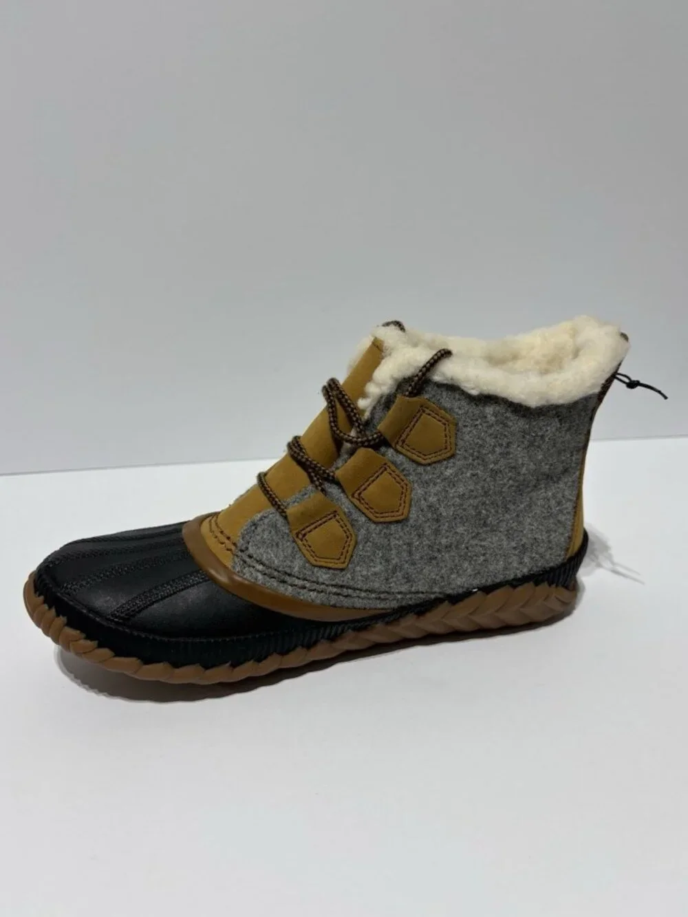 Sorel Women’s Out N About Plus Felt Quarry Waterproof Winter Boots, Size 8.5 M
